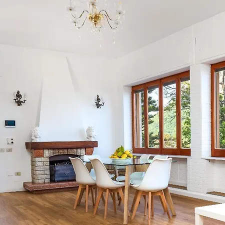 Cristina - De Vivo Realty