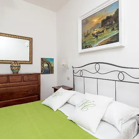 Cristina - De Vivo Realty * Piano di Sorrento