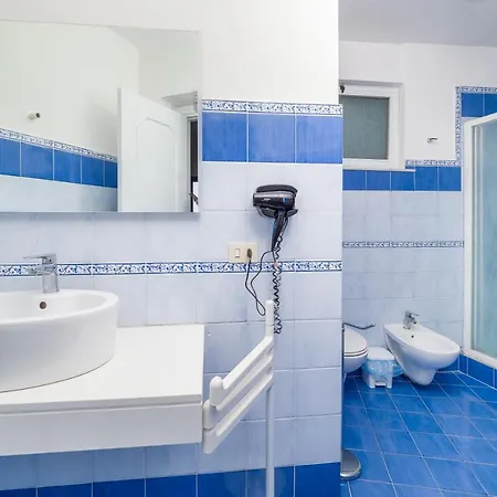 Cristina - De Vivo Realty