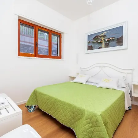 Cristina - De Vivo Realty Piano di Sorrento
